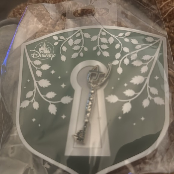 6 Special Edition Disney Keys - Picture 5 of 8